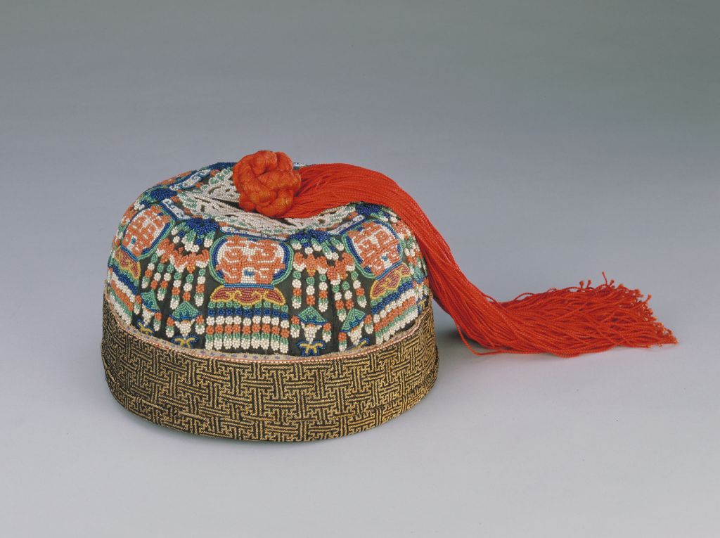 图片[1]-Stone Blue Satin Wearing Rice Bead Lantern Pattern Ruyi Hat-China Archive